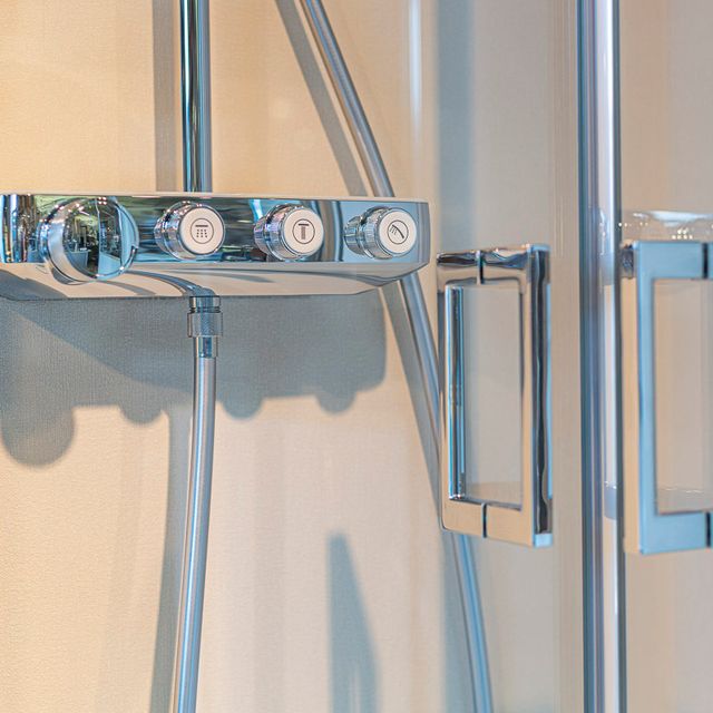 Exklusive Armaturen im Bäderstudio von WKS Saalfeld - Wärme-, Klima- & Sanitärtechnik in Thüringen