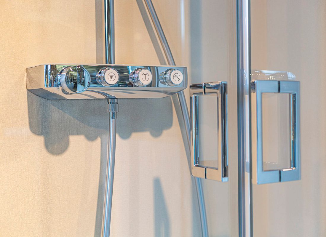 Exklusive Armaturen im Bäderstudio von WKS Saalfeld - Wärme-, Klima- & Sanitärtechnik in Thüringen